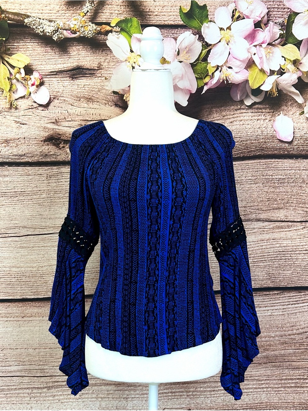 Vintage America Women’s Blue Black Boho Abstract Print Bell Dramatic Sleeve
